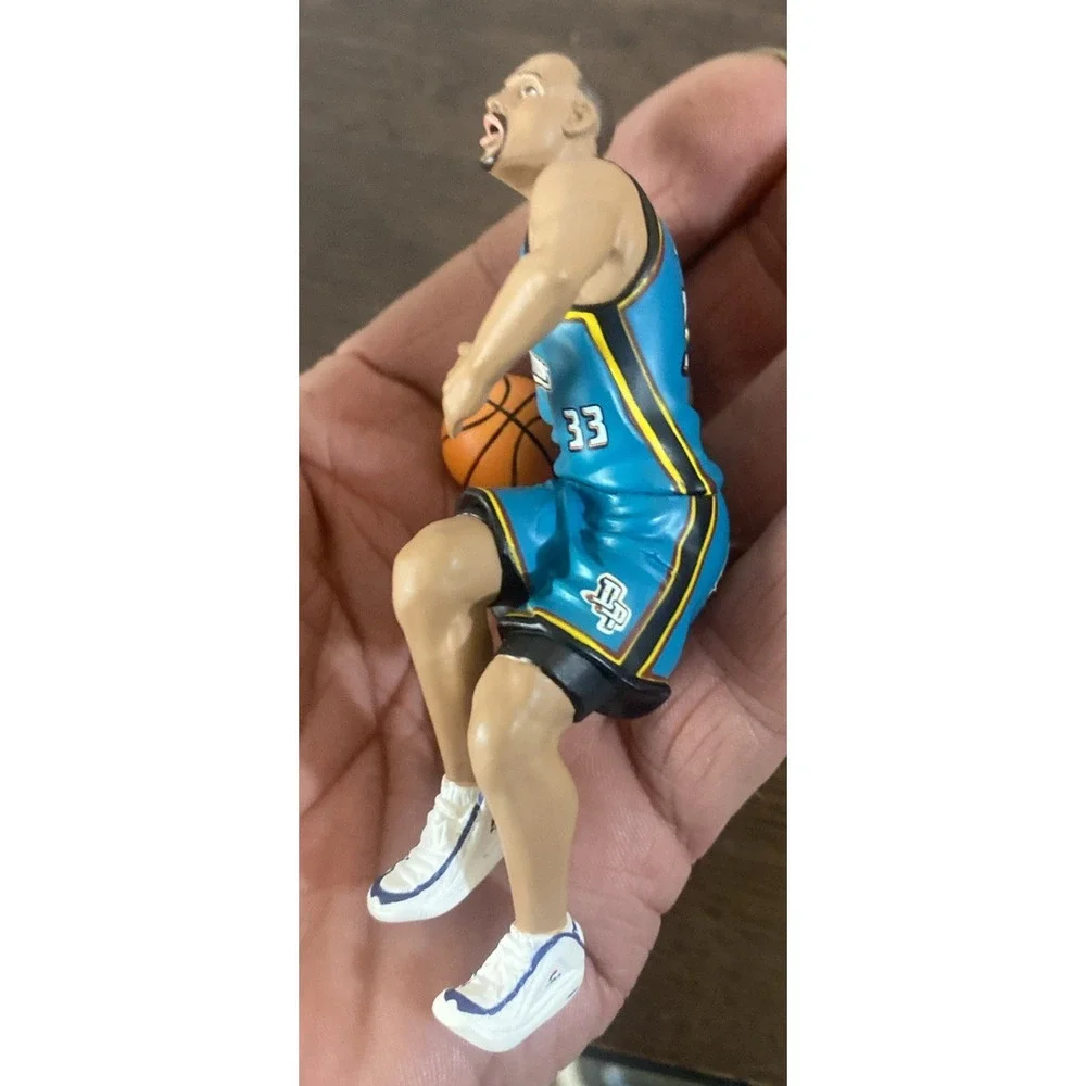 1998 Hallmark Keepsake GRANT HILL Ornament w/ Flair Showcase Card - DUKE PISTONS